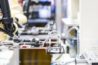 yüksek teknoloji ve hassas robot kolu ve otomatik vakum veya vakum kabı, sanayi bölgesinde ulaşım pcb 'si veya malzeme ürünleri veya üretim sürecinin ürünü