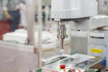 endüstriyel çalışmalarda üretim sürecine ilişkin yüksek teknoloji ve hassas otomatik vakum veya taşınabilir malzeme veya ürünün seçilmesi için vakum kabı