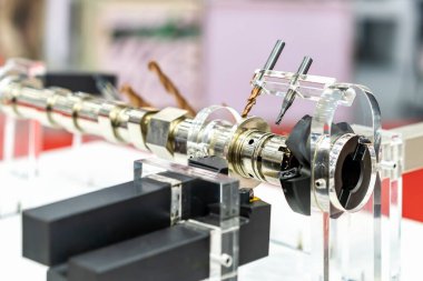 Yüksek hassasiyetli karpit matkap uçları ve basamak matkap kesme aracı veya endüstriyel işlemler için otomotiv iş parçası