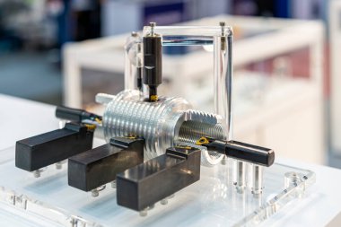 Endüstriyel üretim süreci için cnc makine veya torna makinesinin birçok kesme aracı veya iş parçası yüksek doğruluk