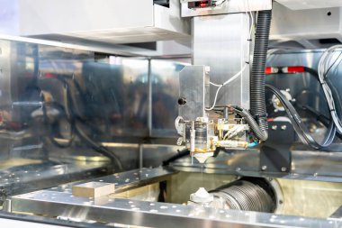 Yüksek teknoloji ve hassas cnc edm elektrik kablosu kesme makinesinden oluşan kablo kontrol besleme ünitesini kapatın.