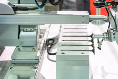 yüksek teknoloji kesinlik vakum emici emme montaj emme vanası sırasında silindir başlı motor veya motorlu araç endüstriyel üretim sürecinin ürünleri ile yüksek teknoloji otomatik seçim