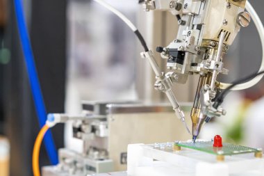 Lehim veya kaynak bölümü veya bileşeni sırasında pcb (yazdırma devresi) montaj makinesi için yüksek teknoloji ve modern otomatik robot