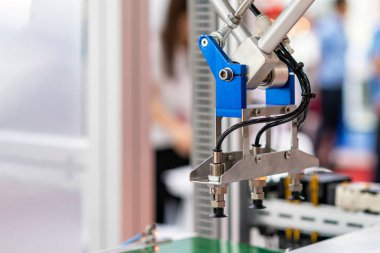 yüksek teknoloji ve hassas robot kolu ve otomatik vakum veya vakum kabı seçim yeri veya taşımacılık malzemesi veya endüstriyel üretim sürecinin ürünü