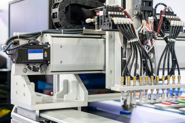 yüksek teknoloji ve hassas otomatikman vakum veya taşıma malzemelerini seçmek için vakum veya vakum kabı veya endüstriyel üretim sürecinde sürekli olarak üretilen ürün