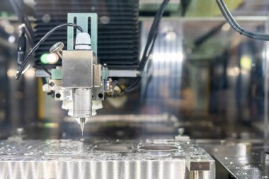 cnc edm tel kesme makinesinin kalite kontrol sürecini kontrol etmek için iş parçası boyutu denetimi için denetim sondasını kapat