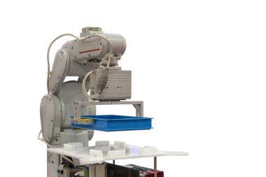 Kesme yolu ile izole edilmiş işlem sırasında otomatik ulaşım hattında kutu taşımak için otomatik ya da akıllı robot