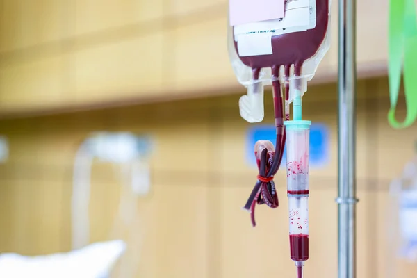 Bolsa Sangre Con Filtro Tubo Cámara Goteo Para Transfusión Paciente — Foto de Stock