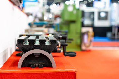 T yuva açısı cnc makineleme merkezi veya değirmen ve diğer makinelerin çalışabilir dönerek veya eğik masa üzerindeki metal iş endüstrisi için