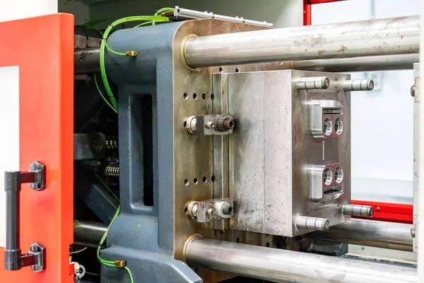 Seri üretim veya endüstriyel üretim için yüksek basınçlı enjeksiyon kalıbı üzerine metal küf veya plastik enjeksiyon kalıbı kurulumu