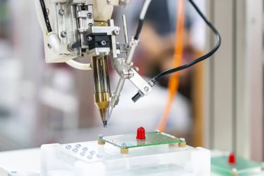 Lehim veya kaynak bölümü veya bileşeni sırasında pcb (yazdırma devresi) montaj makinesi için yüksek teknoloji ve modern otomatik robot