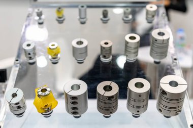 Çeşitli örnek tipi hassasiyet ve kolay metal geri tepme serbest konnektör motor bağlantısı için hızlı bağlantı esneklik şaftı titreşim ve endüstriyel sanayi için düzgün performans azaltmak