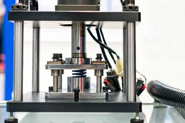 Hydraulische Presse Maschine Während Metallfedertest Eigenschaft Haltbarkeit Dauerermüdungsdruck Kraft Usw — Stockfoto