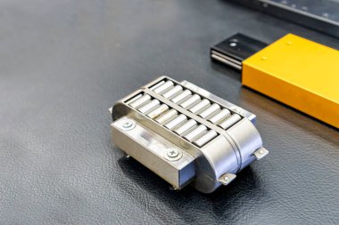 Masada yüksek yük performansı ve katılık doğruluk konumu hareketi için çift tekerlekli sıkıştırma doğrusal rehberi