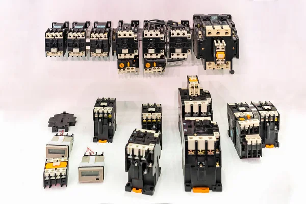 Vele Diverse Contactoren Magnetische Schakelaar Overbelastingsrelais Voor Controle Van Elektrische — Stockfoto