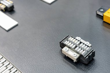 Masada yüksek yük performansı ve katılık doğruluk konumu hareketi için çift tekerlekli sıkıştırma doğrusal rehberi