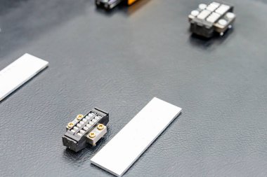 Masada yüksek yük performansı ve katılık doğruluk konumu hareketi için çift tekerlekli sıkıştırma doğrusal rehberi