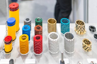 Bahar yağsız ya da petrolsüz çalı silindiri gibi çeşitli ekipman parçaları. Endüstriyel sanayi için küf ya da metal damgalama ölüm sistemi kütle tutucuları.