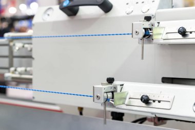 Otomatik ve yüksek hızlı tel hortumu bekletilirken sıkıştırma veya klemp için klips kilidini kapat