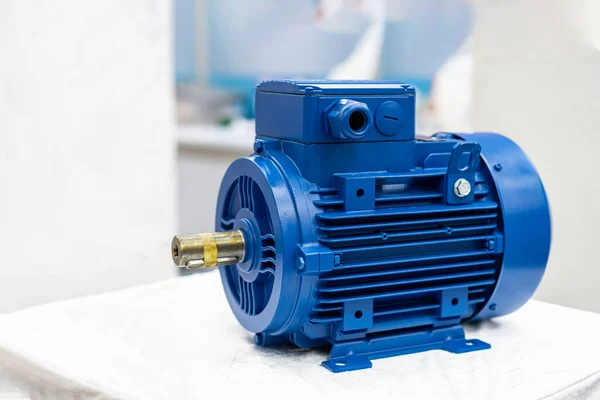 Close New Electric Phase Induction Motor Industrial Table — Stock Photo, Image