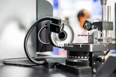 Teftiş boyutu şekli dış kontur görünümü vs. için kesme aracı matkap bit veya değirmen kesici ayarları yüksek doğruluk ve hassasiyet görme ölçüm makinesi.