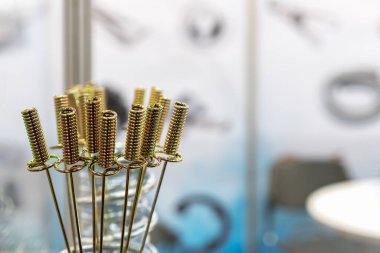 Endüstriyel amaçlar için birçok metal pirinç kaplama yay ekipmanı parçası