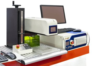 Harf yazmak için lazer işaretleme veya oyma makinesi veya çeşitli grafik resim sembolü vs. bilgisayar monitörü ve ekran kırpma yolu ile izole iş veya endüstriyel