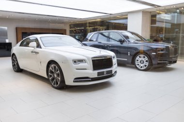Bangkok Tayland - 28 Ekim 2020 Bangkok Tayland 'da satış için gösteri odasında Rolls-Royce araba gösterisi