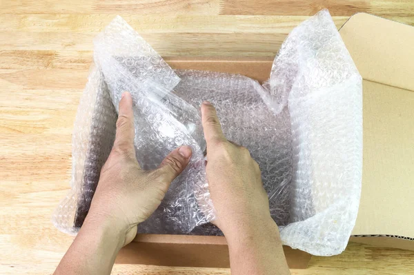 Hand Man Hold Bubble Wrap Cover Glass Protection Product Cracked — Stock Photo, Image