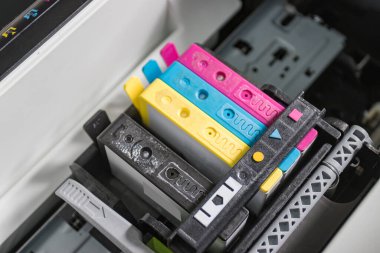 Mürekkep kartuşu veya mürekkep püskürtme kartuşu, dört renk mürekkep içeren bir mürekkep püskürtme yazıcısının bileşenidir.