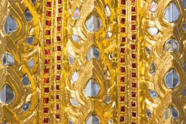 Altın kapılar, pencereler, Tayland tarzı yerler için oyulmuş..