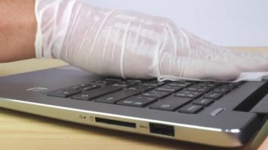 Konsept Önleme sıklıkla temizlik yapar, patojenlerin dizüstü bilgisayarın klavyesi gibi bilgisayar ekipmanlarına yayılmasına olanak sağlayan yüksek trafik bölgelerine odaklanır