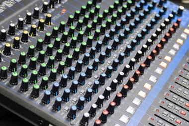 Ses kontrol düğmeleri Ses Kontrol Hi Fi sistemi Ses ekipmanları, dijital stüdyo karıştırıcının kontrol paneli 