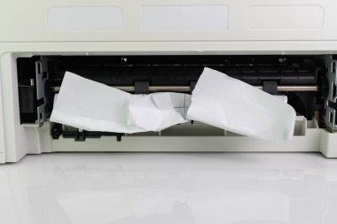 Ofiste kâğıt sıkıştı, kağıt sıkıştı.