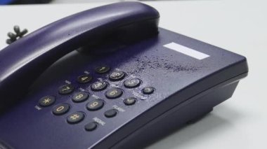 Konsept Önleme sıklıkla temizlik yapar, patojenlerin telefon teçhizatı etrafında yayılmasına olanak sağlayan yüksek trafik bölgelerine odaklanır. 