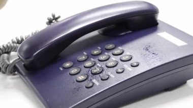 Konsept Önleme sıklıkla temizlik yapar, patojenlerin telefon teçhizatı etrafında yayılmasına olanak sağlayan yüksek trafik bölgelerine odaklanır. 