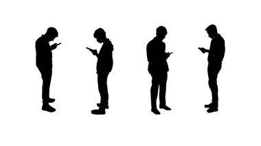 Akıllı telefonları kullanan ve ayakta duran adamların silueti dijital yaşam tarzını, sosyal bağlantıyı ve modern iletişimi sembolize ediyor.