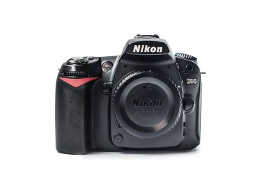 4 Şubat 2021, Voronezh, Rusya. SLR fotoğraf makinesi Nikon D90 'ın cesedi. Beyaz arka planda izole edilmiş. Önden görünüm.