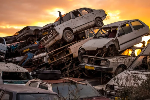 Destruições danificadas do carro enferrujado — Fotografia de Stock