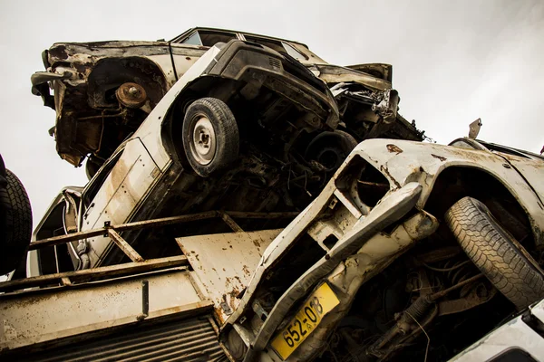 Vyřazené vozy na smetiště — Stock fotografie
