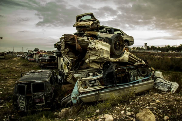 Discarded cars on junkyard — Stock Photo, Image