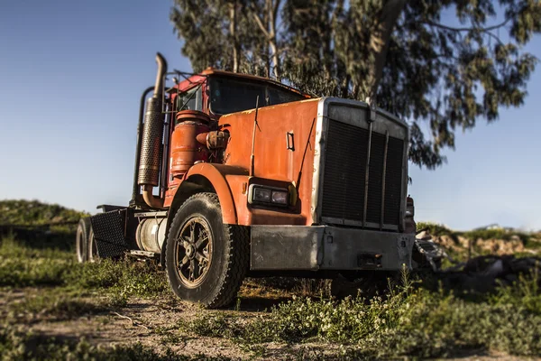 Camion retrò abbandonato — Foto Stock