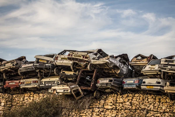 Voitures jetées sur le chantier naval — Photo