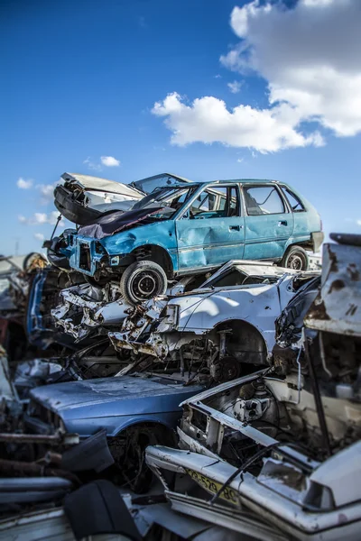 Hurdalık atılan arabalar — Stok fotoğraf