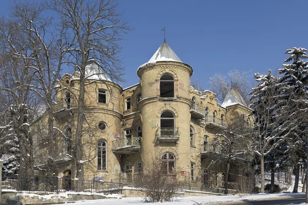 The abandoned building. Pyatigorsk. — Stock Photo, Image