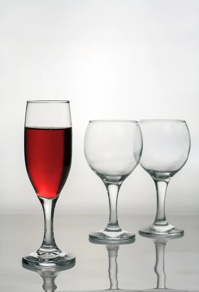 Wijnglas van rode wijn. — Stockfoto