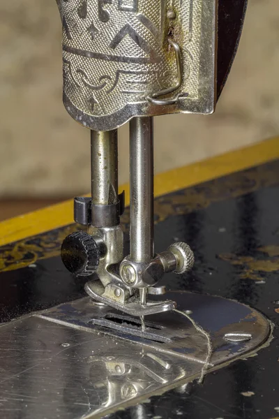 Máquina de costura de suporte de agulha . — Fotografia de Stock