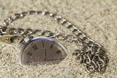 Romen rakamları ile eski saat.