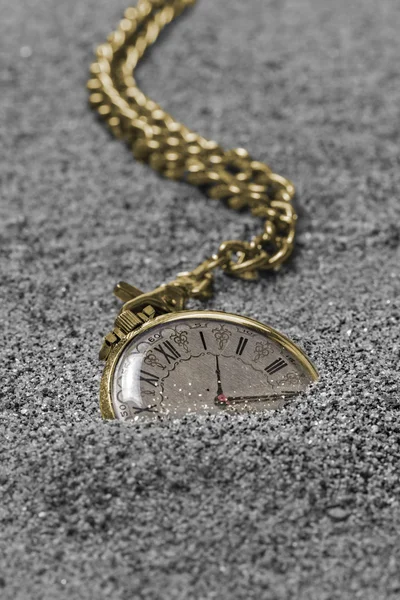 Alte goldene Taschenuhr. — Stockfoto