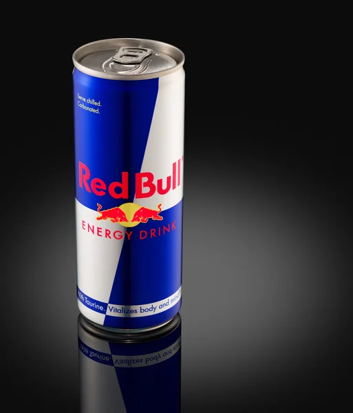 Red Bull a világon a legmagasabb eladási energia ital — Stock Fotó